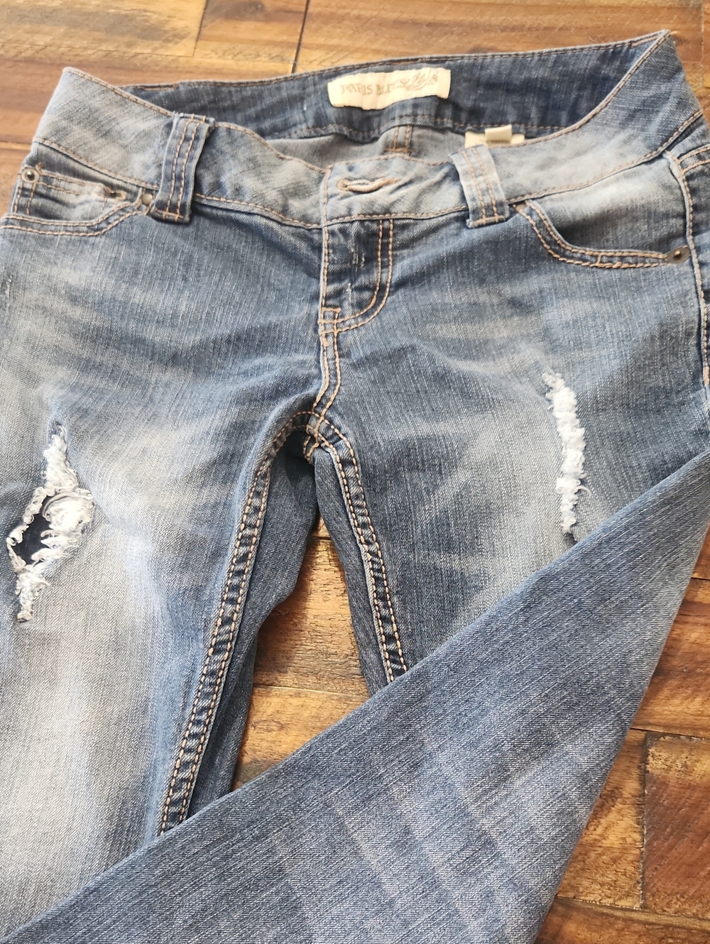 Size 3Juniors Paris Blues  Light Blue Skinny Jeans with Distressed Detail